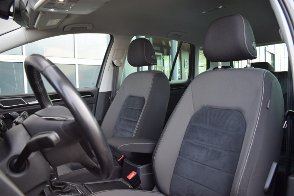 Volkswagen Golf Sportsvan 1.2 TSI Highline | Automaat | Trekhaak | Apple CarPlay | Camera