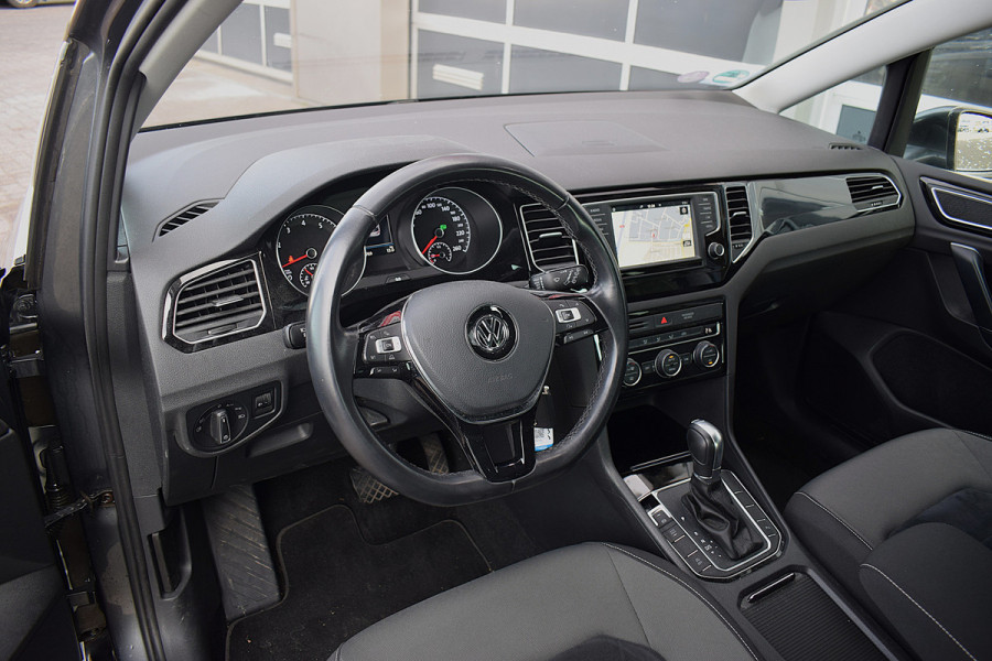 Volkswagen Golf Sportsvan 1.2 TSI Highline | Automaat | Trekhaak | Apple CarPlay | Camera