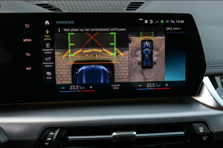 BMW X1 SDrive20i M-Sport - 360 CAMERA - HEAD UP - SFEERVERLICHTING - CARPLAY - ADAPTIVE CRUISE - DEALEAR ONDERHOUDEN - 2.0i