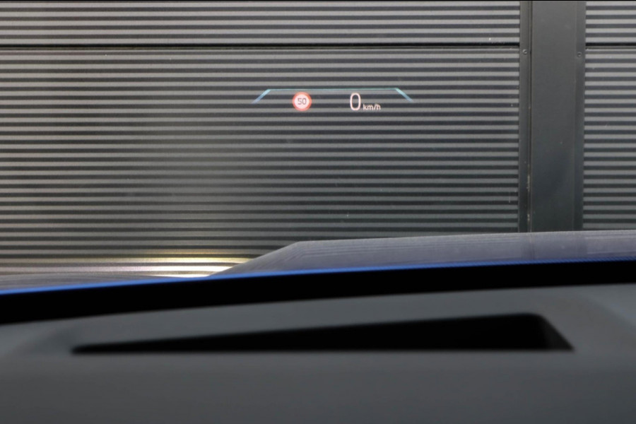 BMW X1 SDrive20i M-Sport - 360 CAMERA - HEAD UP - SFEERVERLICHTING - CARPLAY - ADAPTIVE CRUISE - DEALEAR ONDERHOUDEN - 2.0i