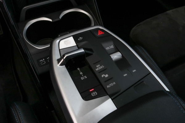 BMW X1 SDrive20i M-Sport - 360 CAMERA - HEAD UP - SFEERVERLICHTING - CARPLAY - ADAPTIVE CRUISE - DEALEAR ONDERHOUDEN - 2.0i