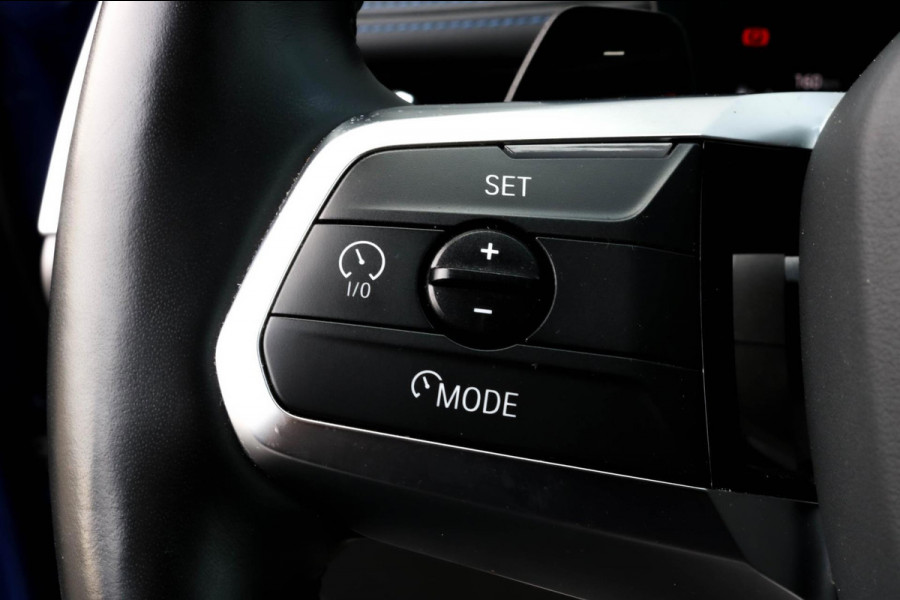 BMW X1 SDrive20i M-Sport - 360 CAMERA - HEAD UP - SFEERVERLICHTING - CARPLAY - ADAPTIVE CRUISE - DEALEAR ONDERHOUDEN - 2.0i