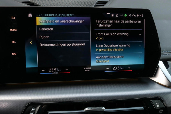 BMW X1 SDrive20i M-Sport - 360 CAMERA - HEAD UP - SFEERVERLICHTING - CARPLAY - ADAPTIVE CRUISE - DEALEAR ONDERHOUDEN - 2.0i