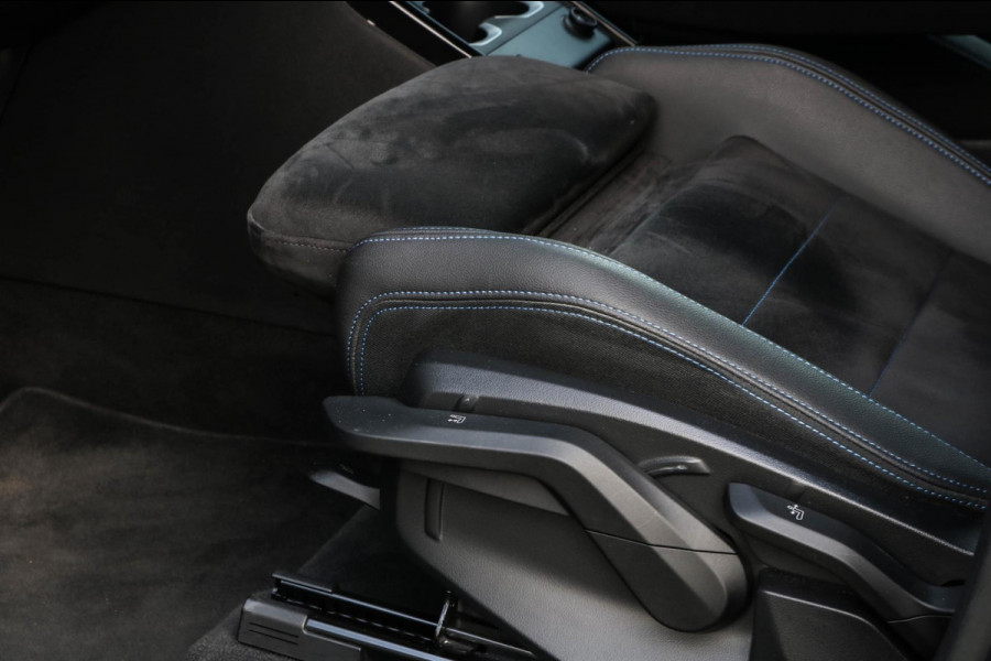 BMW X1 SDrive20i M-Sport - 360 CAMERA - HEAD UP - SFEERVERLICHTING - CARPLAY - ADAPTIVE CRUISE - DEALEAR ONDERHOUDEN - 2.0i