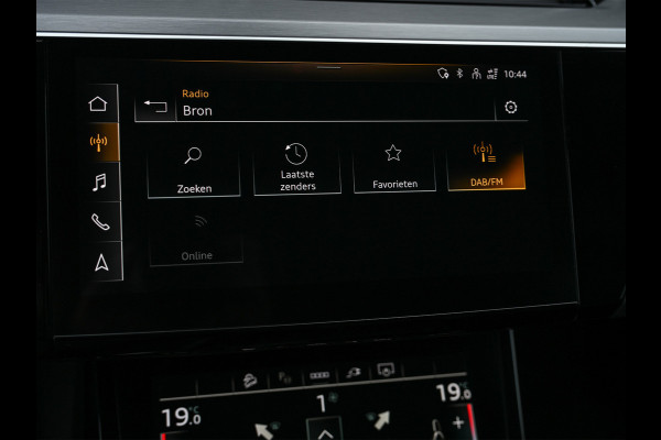 Audi Q8 e-tron 50 quattro S Edition 95 kWh · NL-auto · Panoramadak · RS-seats Memory seats · Leder · Adaptive cruise · Keyless · Stuurverwarmin