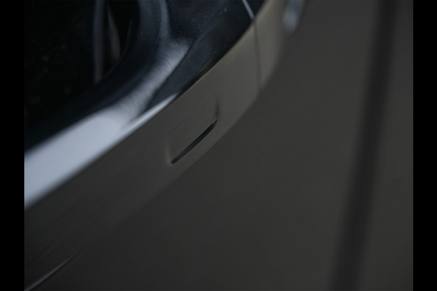 Audi Q8 e-tron 50 quattro S Edition 95 kWh · NL-auto · Panoramadak · RS-seats Memory seats · Leder · Adaptive cruise · Keyless · Stuurverwarmin