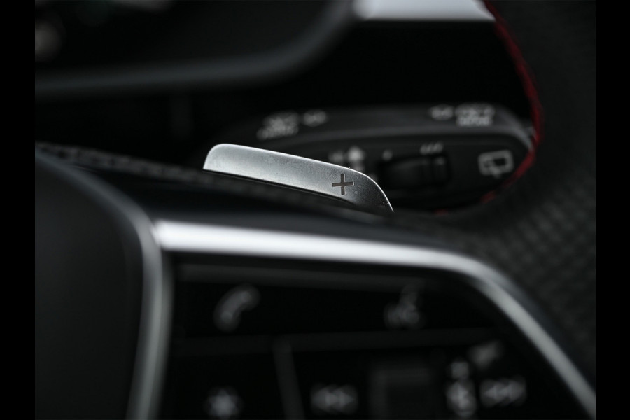 Audi Q8 e-tron 50 quattro S Edition 95 kWh · NL-auto · Panoramadak · RS-seats Memory seats · Leder · Adaptive cruise · Keyless · Stuurverwarmin