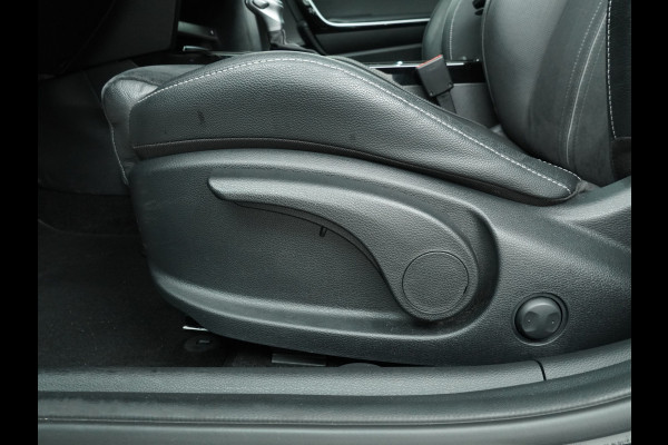 Kia Ceed Sportswagon Automaat 1.5 T-GDi GT-Line Automaat - Automatische achterklep - Schuif/Kantel dak - Apple Carplay/Android Auto - Adaptive cruise control - Keyless entry - Fabrieksgarantie t/m 30-06-2030