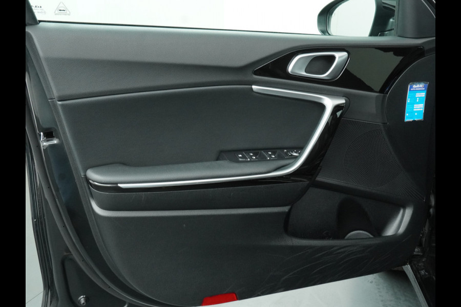 Kia Ceed Sportswagon Automaat 1.5 T-GDi GT-Line Automaat - Automatische achterklep - Schuif/Kantel dak - Apple Carplay/Android Auto - Adaptive cruise control - Keyless entry - Fabrieksgarantie t/m 30-06-2030