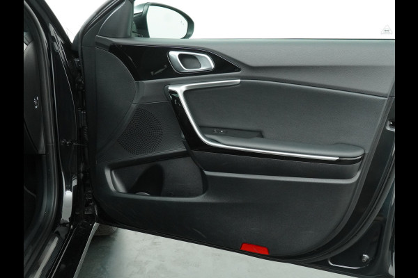 Kia Ceed Sportswagon Automaat 1.5 T-GDi GT-Line Automaat - Automatische achterklep - Schuif/Kantel dak - Apple Carplay/Android Auto - Adaptive cruise control - Keyless entry - Fabrieksgarantie t/m 30-06-2030