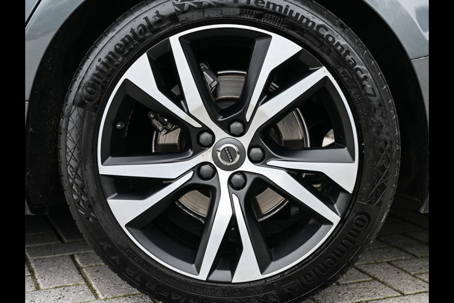 Volvo S60 2.0 B4 R-Design · NL-auto · Adaptive cruise · Stuur- en stoelverwarming · Achterbank verwarmd · Harman/Kardon · Memory seats · K