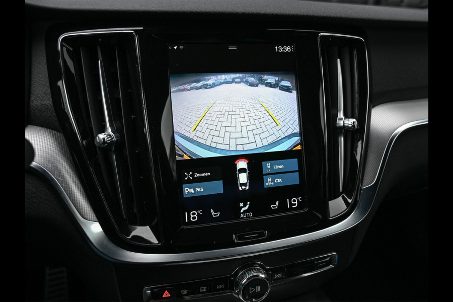 Volvo S60 2.0 B4 R-Design · NL-auto · Adaptive cruise · Stuur- en stoelverwarming · Achterbank verwarmd · Harman/Kardon · Memory seats · K