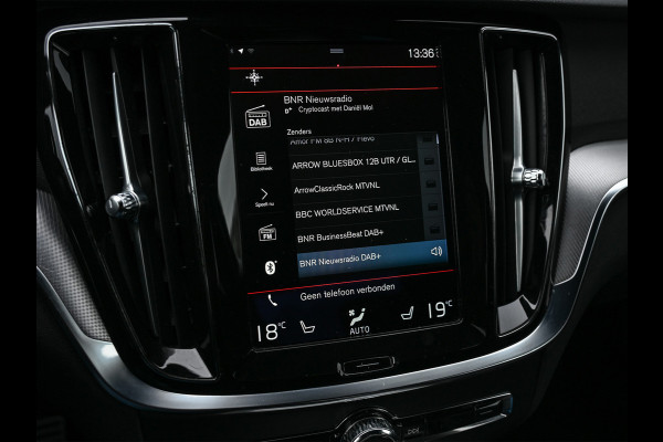 Volvo S60 2.0 B4 R-Design · NL-auto · Adaptive cruise · Stuur- en stoelverwarming · Achterbank verwarmd · Harman/Kardon · Memory seats · K