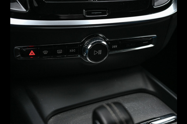 Volvo S60 2.0 B4 R-Design · NL-auto · Adaptive cruise · Stuur- en stoelverwarming · Achterbank verwarmd · Harman/Kardon · Memory seats · K