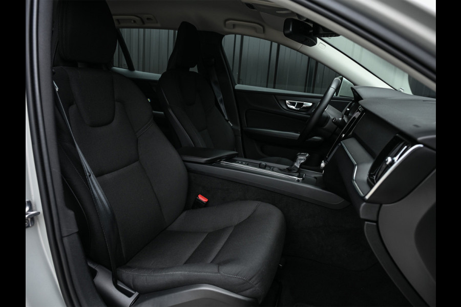 Volvo V60 2.0 D3 · NL-auto · Automaat · Parkeersensoren voor en achter · Cruise control · Led · Virtual cockpit