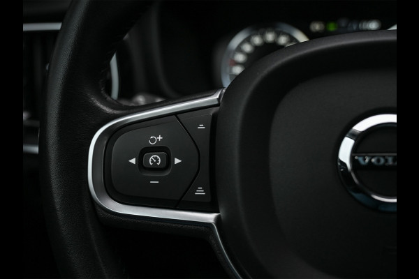 Volvo V60 2.0 D3 · NL-auto · Automaat · Parkeersensoren voor en achter · Cruise control · Led · Virtual cockpit