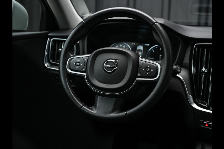 Volvo V60 2.0 D3 · NL-auto · Automaat · Parkeersensoren voor en achter · Cruise control · Led · Virtual cockpit