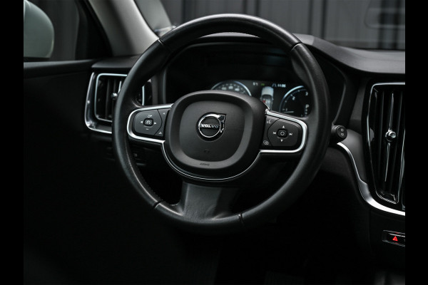 Volvo V60 2.0 D3 · NL-auto · Automaat · Parkeersensoren voor en achter · Cruise control · Led · Virtual cockpit