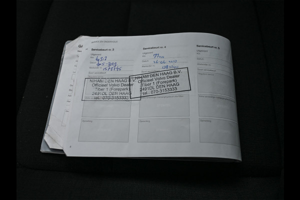 Volvo V60 2.0 D3 · NL-auto · Automaat · Parkeersensoren voor en achter · Cruise control · Led · Virtual cockpit