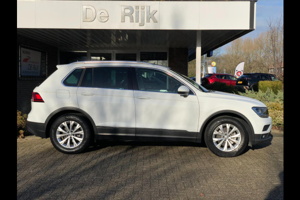Volkswagen Tiguan 1.5 TSI Comfortline Business | Navi, ACC, Pano, Carplay/Android, Clima, Trekhaak | Dealeronderhouden | NAP |