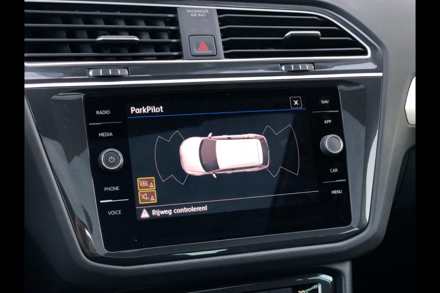 Volkswagen Tiguan 1.5 TSI Comfortline Business | Navi, ACC, Pano, Carplay/Android, Clima, Trekhaak | Dealeronderhouden | NAP |