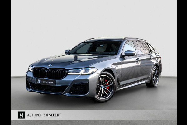 BMW 5 Serie Touring 530e xDrive M-Sport | Trekhaak | Pano | Soft close | Laser | Massage | Ambient Air | Head Up | Achterassturing