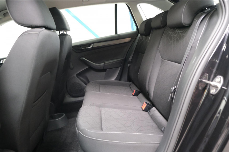 Škoda Rapid Spaceback 1.0 TSI Greentech Clever Automaat - N.A.P. Airco, Cruise, Navi, PDC, Trekhaak.