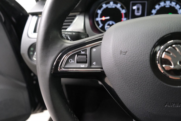 Škoda Rapid Spaceback 1.0 TSI Greentech Clever Automaat - N.A.P. Airco, Cruise, Navi, PDC, Trekhaak.