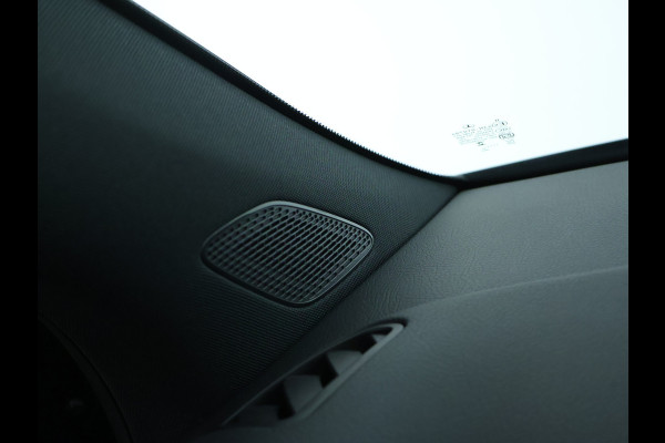 Mercedes-Benz GLA 250 e AMG Plug-In Hybride Panoramadak | Navigatie | MBUX wide screen | Parking support | Inclusief 24 maanden Mercedes-Benz Certified garantie voor Europa.