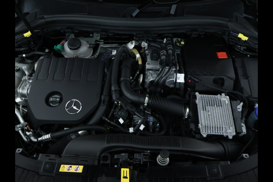 Mercedes-Benz GLA 250 e AMG Plug-In Hybride Panoramadak | Navigatie | MBUX wide screen | Parking support | Inclusief 24 maanden Mercedes-Benz Certified garantie voor Europa.