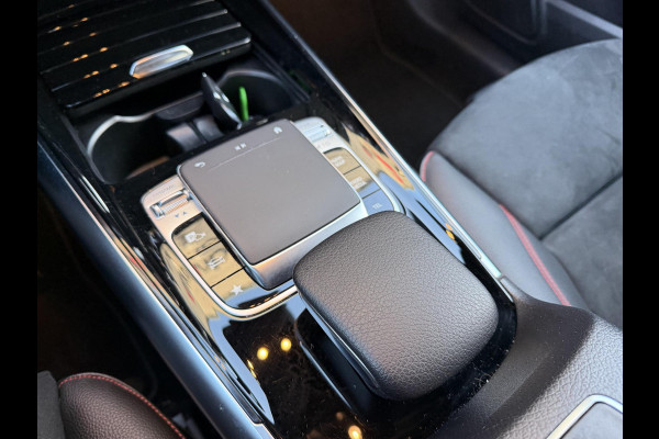 Mercedes-Benz B-Klasse 180d AMG Night Edition | Camera | Widescreen | Navigatie | Elektrische Achterklep |