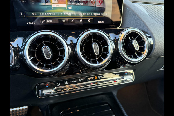 Mercedes-Benz B-Klasse 180d AMG Night Edition | Camera | Widescreen | Navigatie | Elektrische Achterklep |