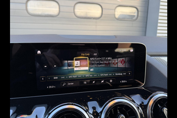 Mercedes-Benz B-Klasse 180d AMG Night Edition | Camera | Widescreen | Navigatie | Elektrische Achterklep |