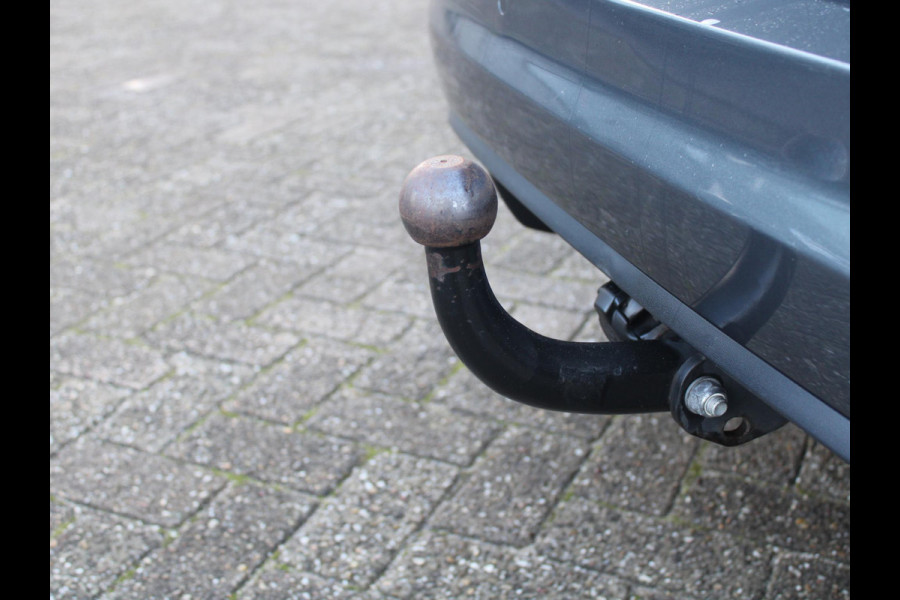 Volkswagen Touran 1.5 TSI Comfortline | TREKHAAK | NAVIGATIE | ACHTERUITRIJCAMERA |