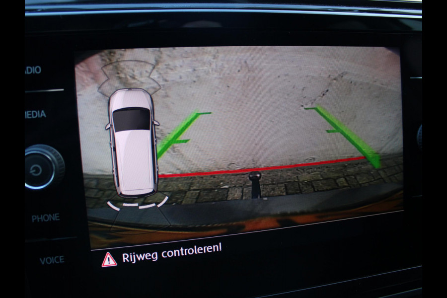 Volkswagen Touran 1.5 TSI Comfortline | TREKHAAK | NAVIGATIE | ACHTERUITRIJCAMERA |