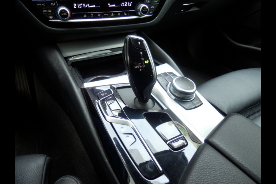 BMW 5 Serie Touring 520e Business Edition Plus I Hybride I lederen sport stoelen I