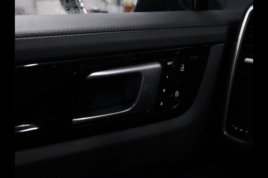Porsche Cayenne 3.0 E-Hybrid [LUCHTVERING, SCHUIFKANTELDAK, MEMORY SEATS, ADAPTIVE CRUISE CONTROL, APPLE CARPLAY, HUD, BOSE, 360 CAMERA, PDC V+A, CLIMATE CONTROL]