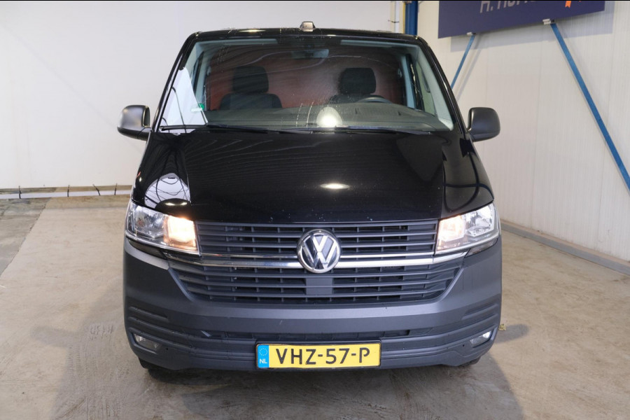 Volkswagen Transporter 2.0 TDI L2H1 28 - N.A.P. Airco, Cruise, PDC, Trekhaak.