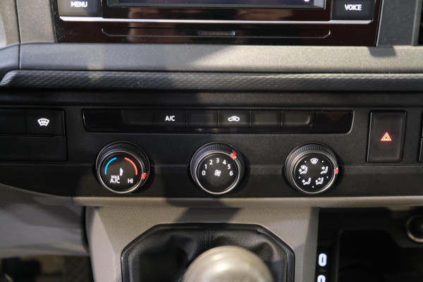 Volkswagen Transporter 2.0 TDI L2H1 28 - N.A.P. Airco, Cruise, PDC, Trekhaak.