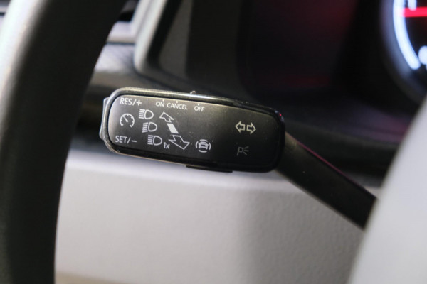 Volkswagen Transporter 2.0 TDI L2H1 28 - N.A.P. Airco, Cruise, PDC, Trekhaak.