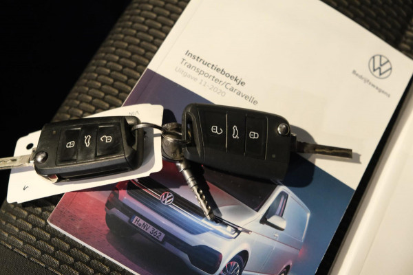 Volkswagen Transporter 2.0 TDI L2H1 28 - N.A.P. Airco, Cruise, PDC, Trekhaak.