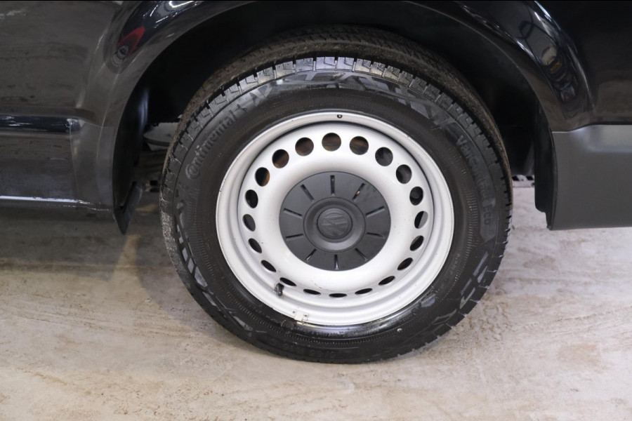 Volkswagen Transporter 2.0 TDI L2H1 28 - N.A.P. Airco, Cruise, PDC, Trekhaak.