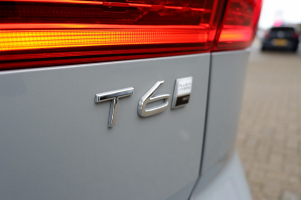 Volvo XC60 2.0 T6 AWD + Dark/PHEV Long Range/ Rijklaarprijs/Full option