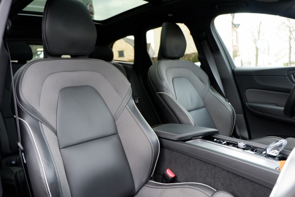 Volvo XC60 2.0 T6 AWD + Dark/PHEV Long Range/ Rijklaarprijs/Full option