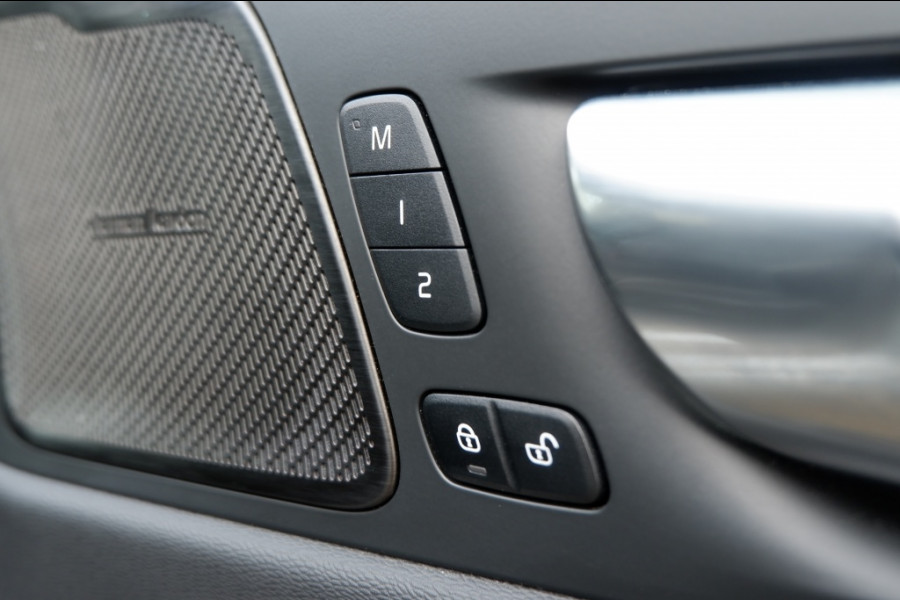 Volvo XC60 2.0 T6 AWD + Dark/PHEV Long Range/ Rijklaarprijs/Full option