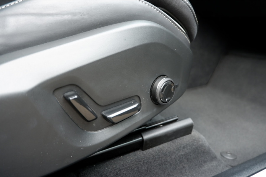 Volvo XC60 2.0 T6 AWD + Dark/PHEV Long Range/ Rijklaarprijs/Full option