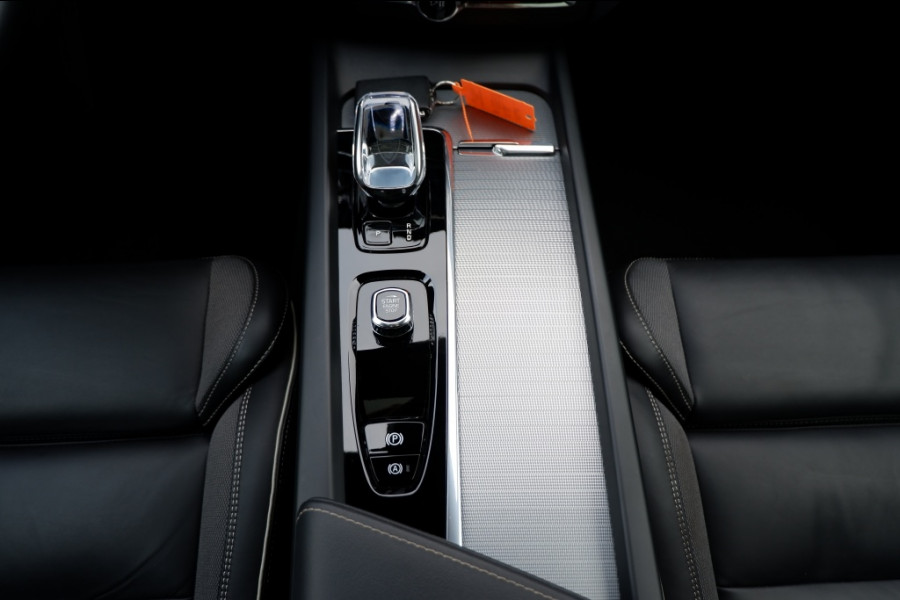 Volvo XC60 2.0 T6 AWD + Dark/PHEV Long Range/ Rijklaarprijs/Full option