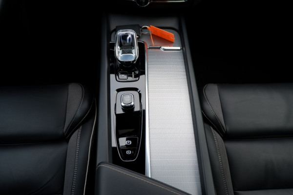 Volvo XC60 2.0 T6 AWD + Dark/PHEV Long Range/ Rijklaarprijs/Full option