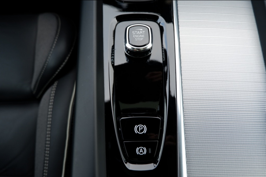 Volvo XC60 2.0 T6 AWD + Dark/PHEV Long Range/ Rijklaarprijs/Full option