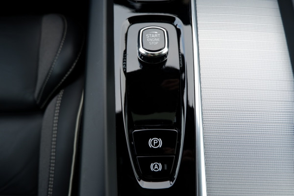 Volvo XC60 2.0 T6 AWD + Dark/PHEV Long Range/ Rijklaarprijs/Full option